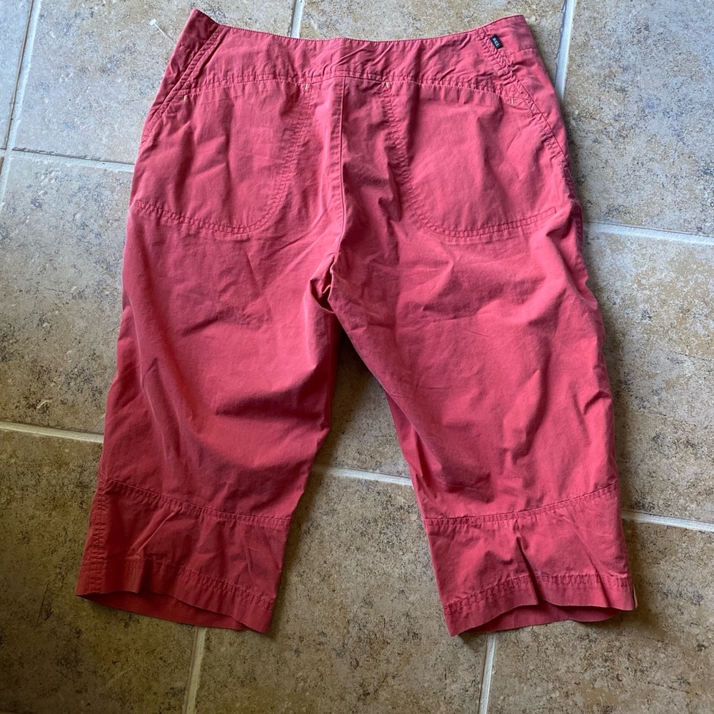 REI - Woman’s dark pink Bermuda hi king shorts, Size: 8 - Picture 2 of 6